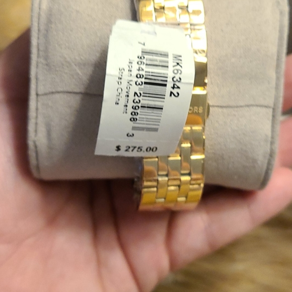Beautiful New Michael Kors Watch - Picture 4 of 7